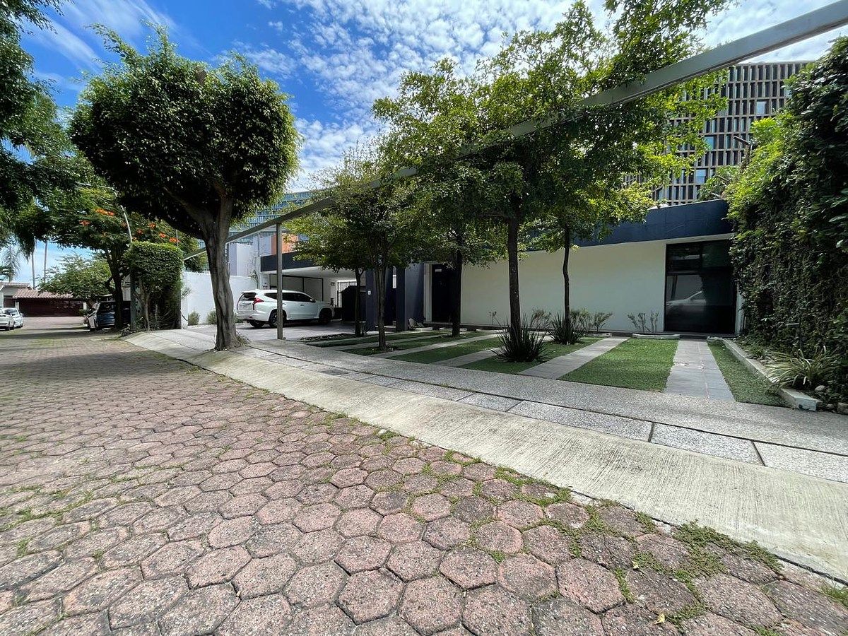 Casa para Aluguel em Prados Providencia com Piscina | 1.250 m², foto 1 de 42