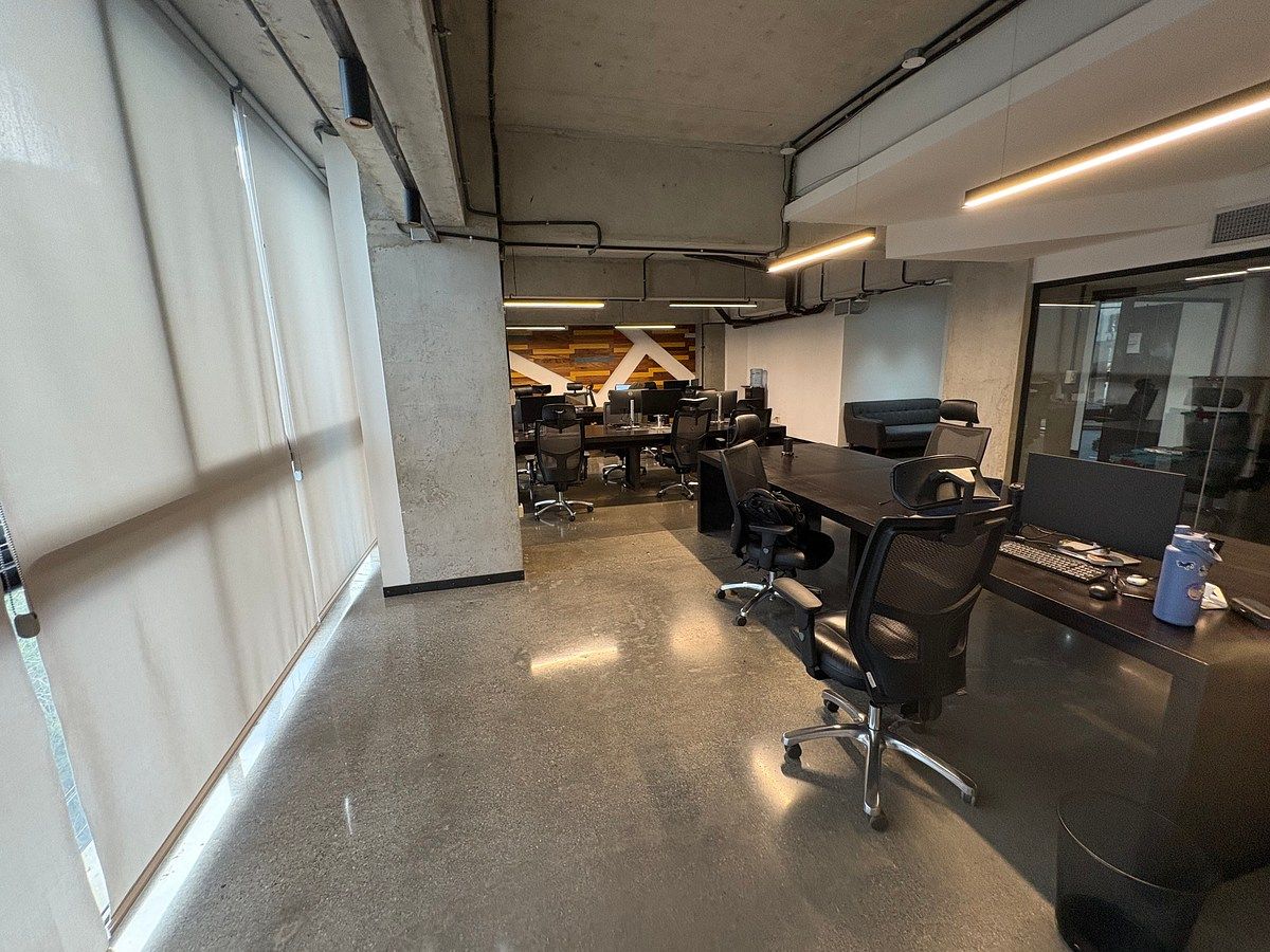 Oficina en zona 4 - Image 3