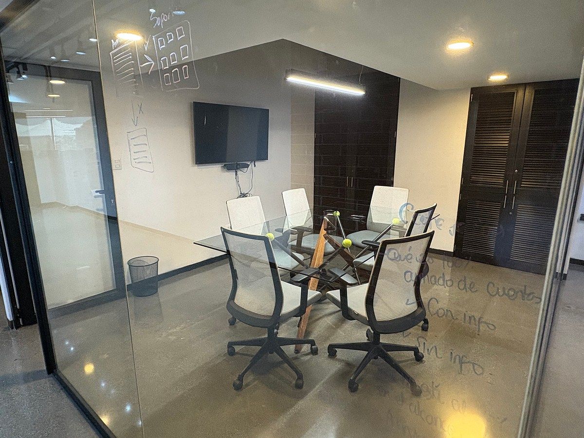 Oficina en zona 4 - Image 2