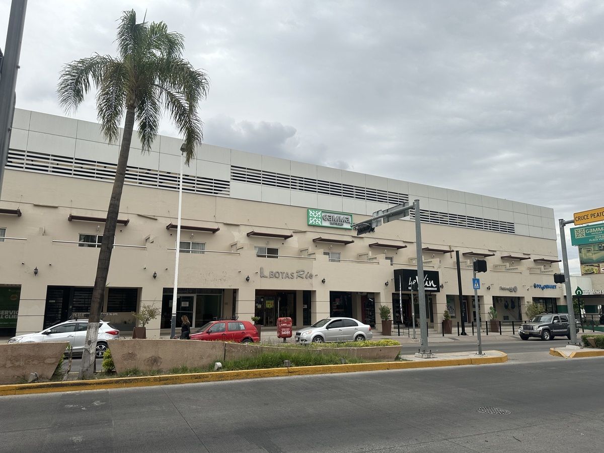À venda 3 locais comerciais na Plaza Vizcaya, foto 1 de 4