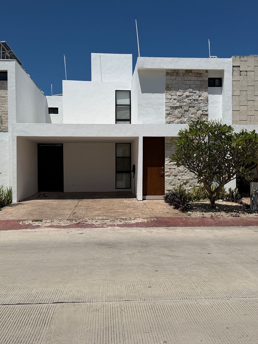 Casa en Renta en Botánico Conkal con Alberca y Paneles Solares, foto 1 de 22