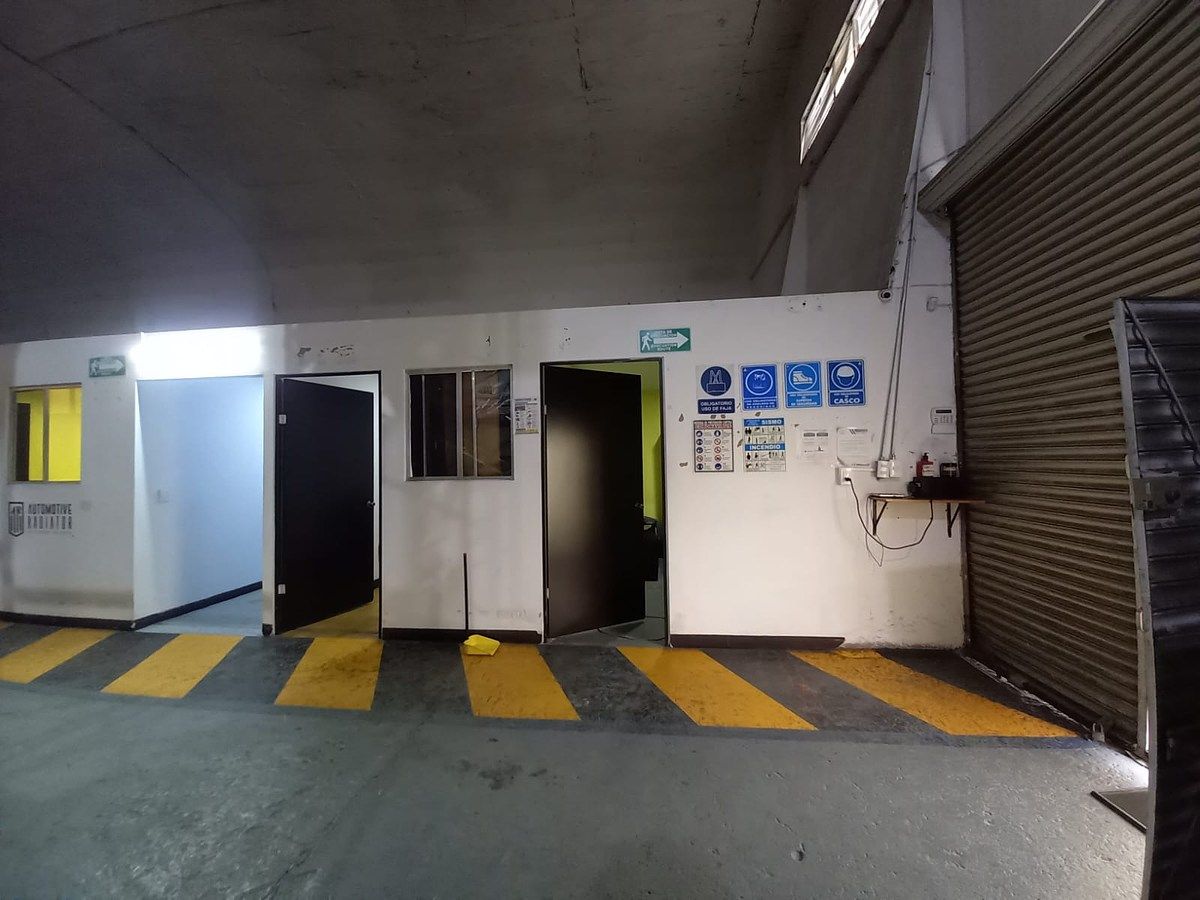Galpão comercial em Ferrocarril, Guadalajara, foto 11 de 27
