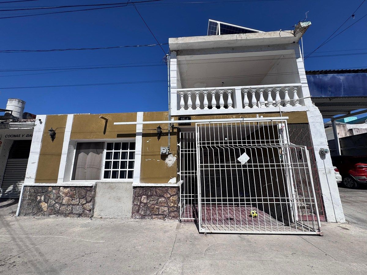 Casa à Venda em Progreso a Passos da Praia na Rua Principal Ideal para Airbnb, foto 1 de 14