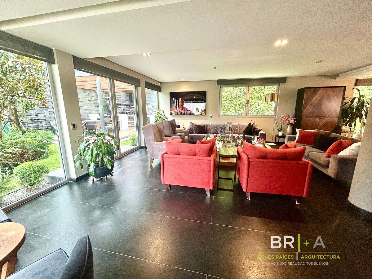Sala, photo 1 of 37