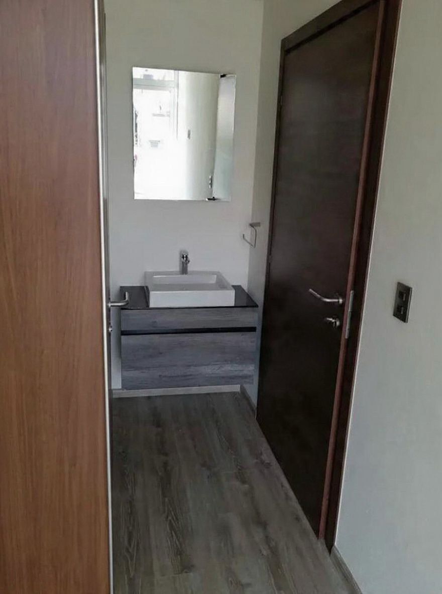 Baño, photo 9 of 17