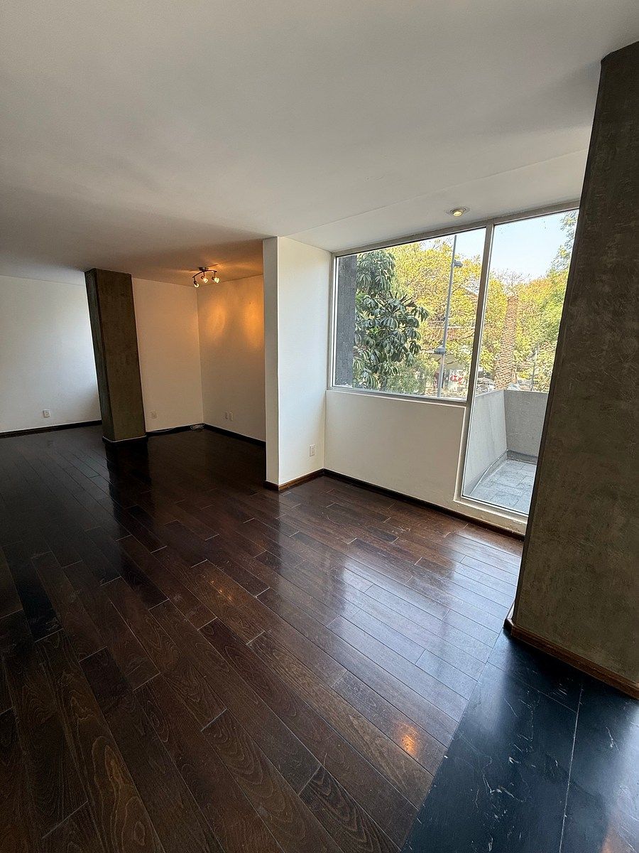 APARTMENT WITH TERRACE FOR RENT, photo 1 of 12
