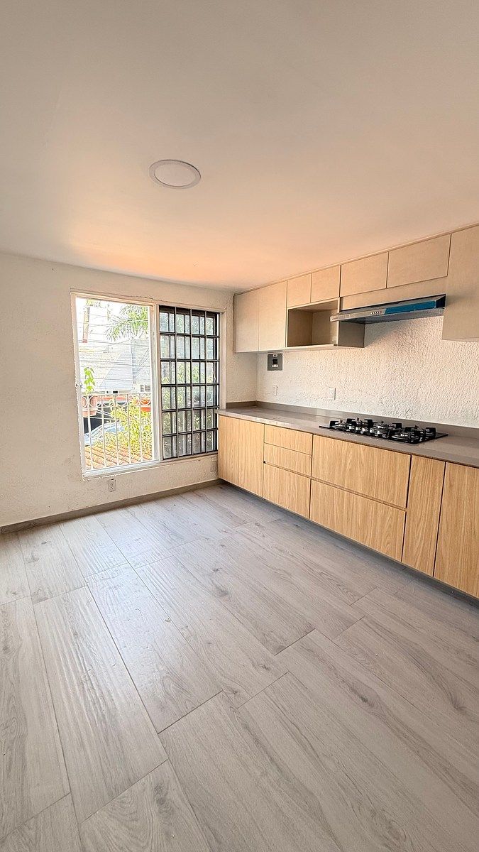 3-bedroom apartment on the first floor, Jardines del Sol neighborhood, photo 1 of 14