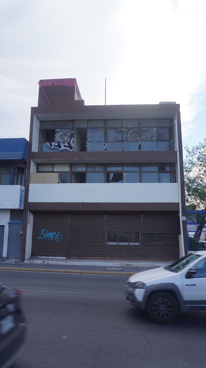 Fachada sobre Av. Félix U. Gómez, foto 4 de 35
