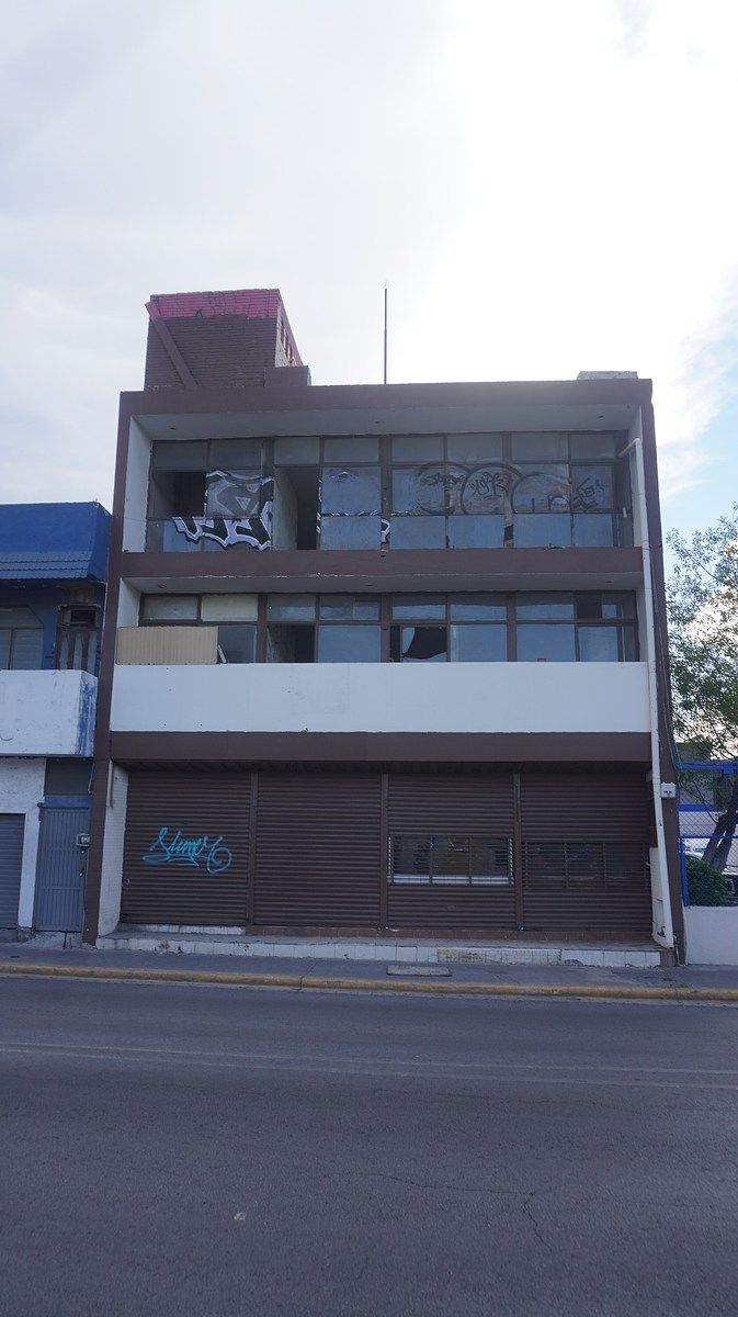 Fachada sobre Av. Félix U. Gómez, foto 1 de 35