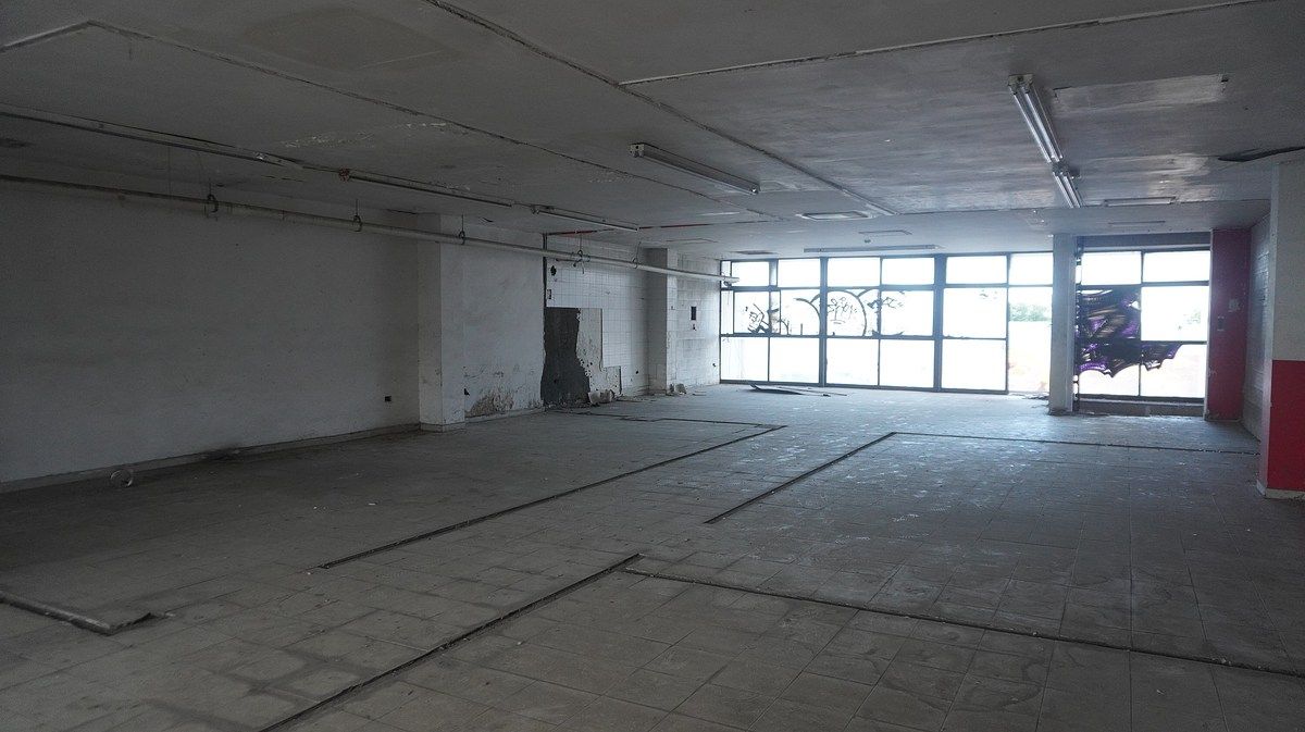 Tercer piso: vista interior al oriente y  cubo de elevador, foto 10 de 35
