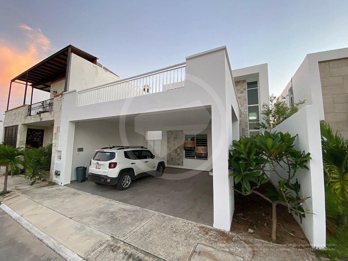 CASA MOBILIADA E EQUIPADA FRENTE AO PARQUE EM CONDOMÍNIO PRIVADO COM SEGURANÇA EM MÉRIDA, foto 1 de 42