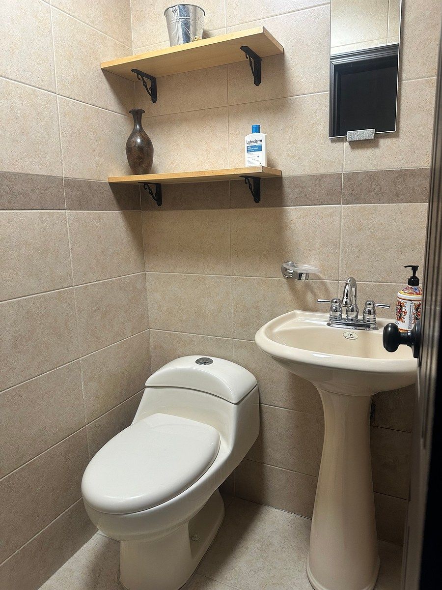 medio baño, photo 13 of 18