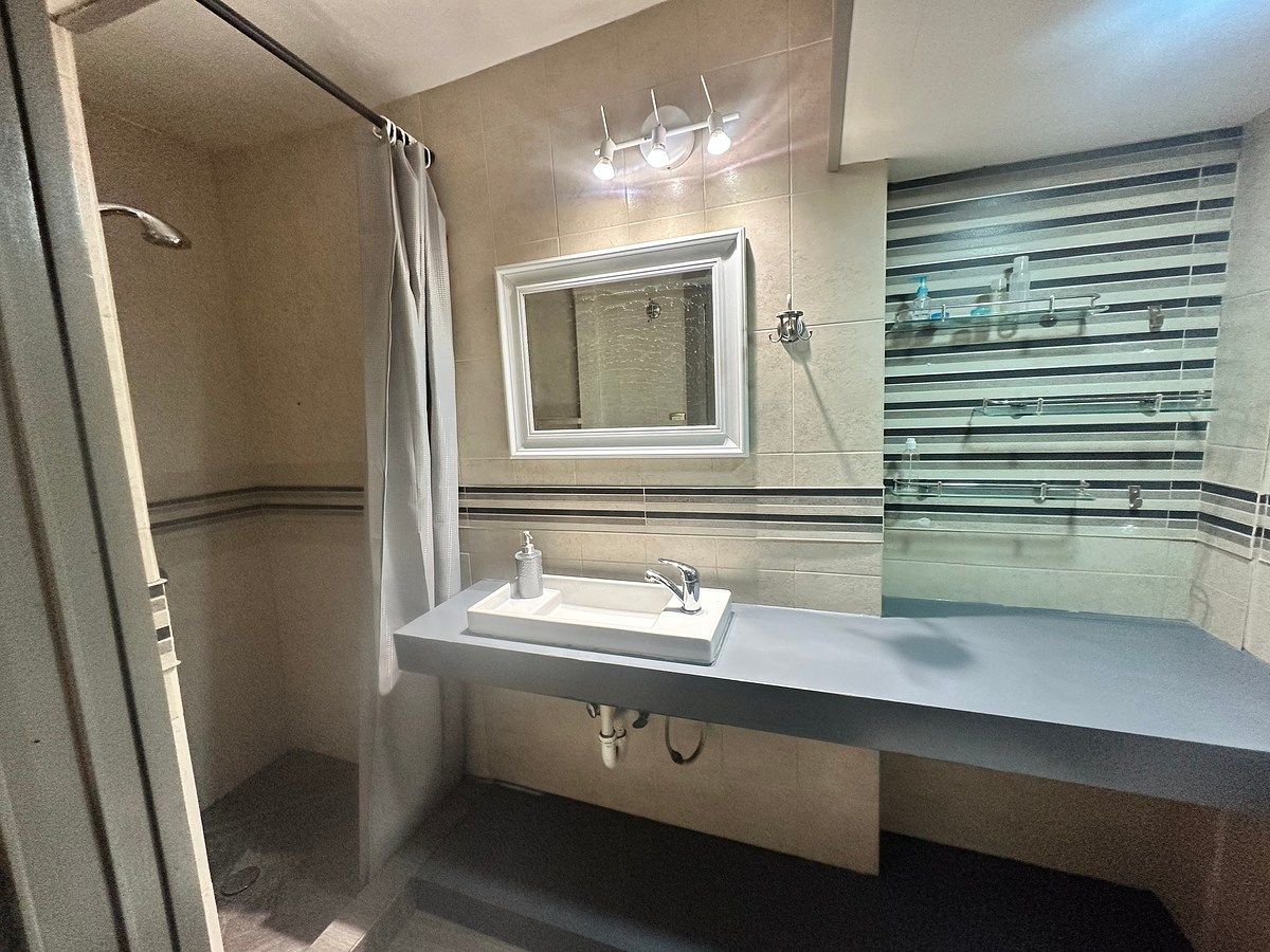 baño principal, photo 15 of 18