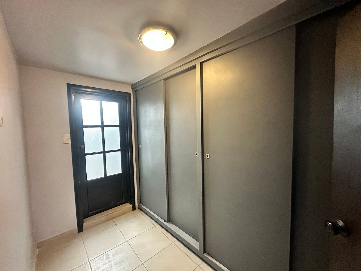 closets, photo 17 of 18