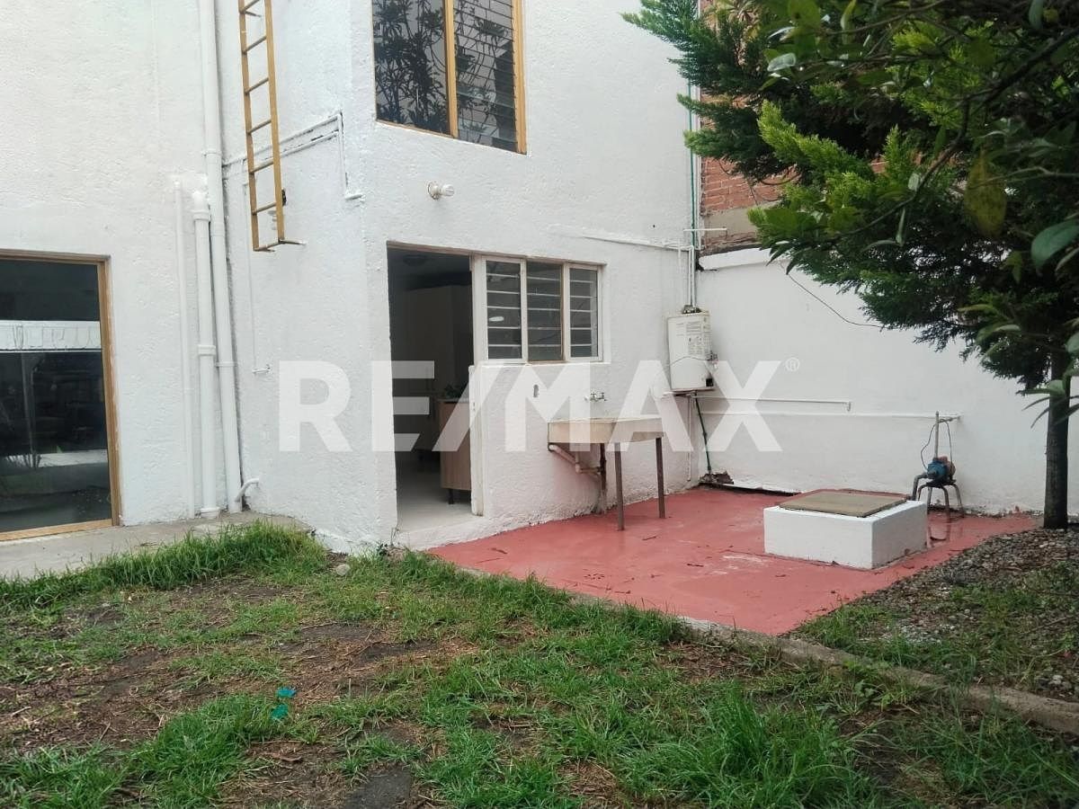 jardín trasero, área de lavandería, foto 9 de 22