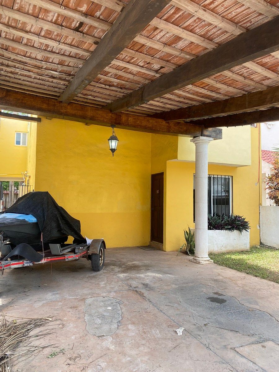 CASA CON PANELES SOLARES  EN CHUBURNA DE HIDALGO, foto 1 de 16