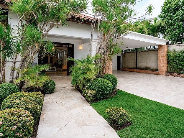 AMPLIA  CASA CON EXCELENTE DISTRIBUCIÓN  DE 2 NIVELES EN VENTA, foto 1 de 17