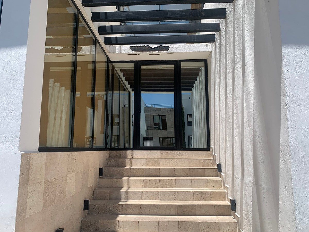 Acceso al edificio, foto 2 de 12