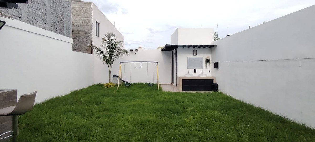 Jardín amplio, photo 10 of 14