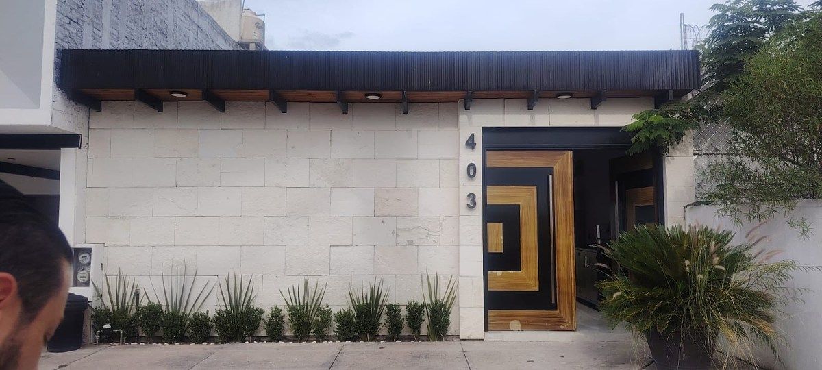 Fachada, photo 1 of 14