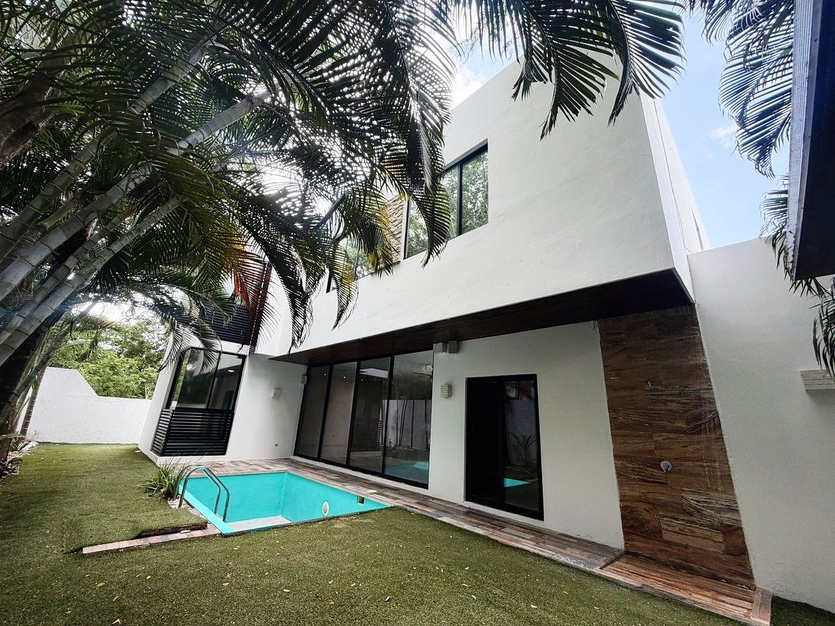 Casa en venta en el Country Club ,Mérida., foto 1 de 21