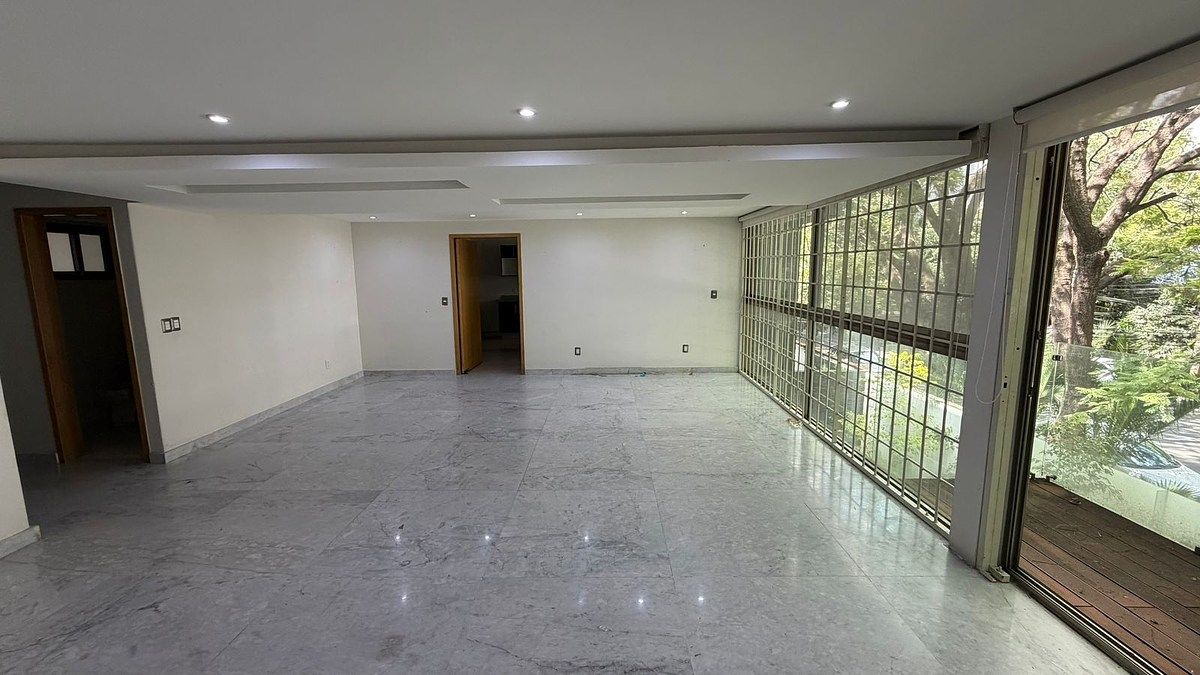 2-LEVEL APARTMENT FOR SALE WITH TERRACE IN POLANCO, photo 1 of 17