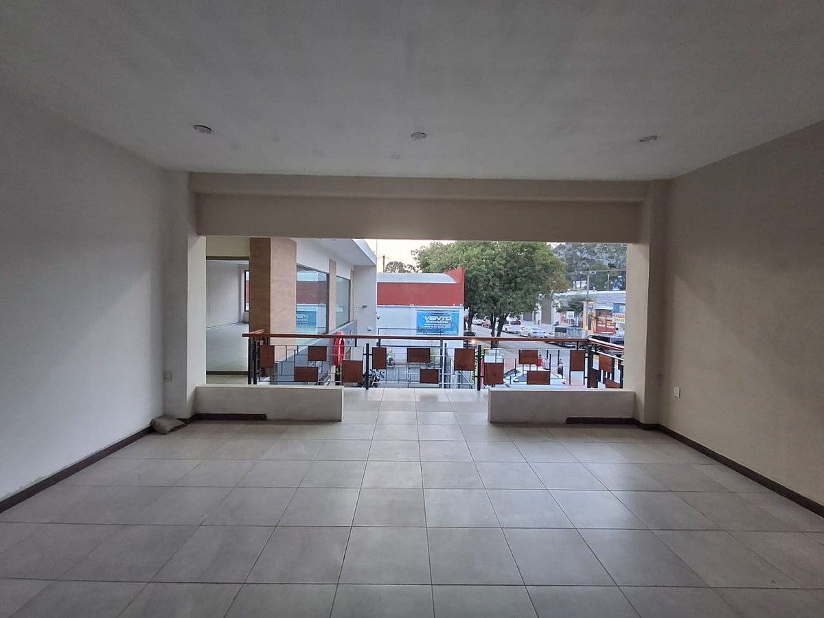 Local comercial para alugar (andar superior) na Praça Anthea,, foto 1 de 8