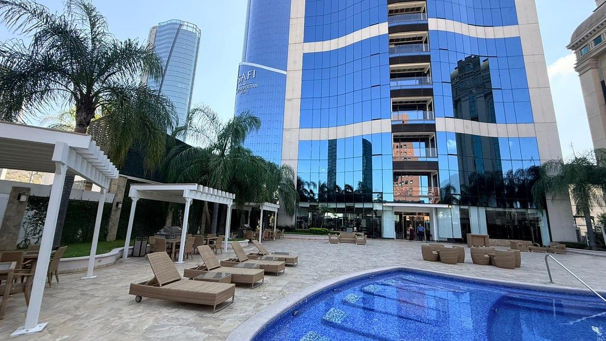 Departamento Amueblado en Renta en Metropolitan Center | 2 Recámaras | 136 m², foto 1 de 36