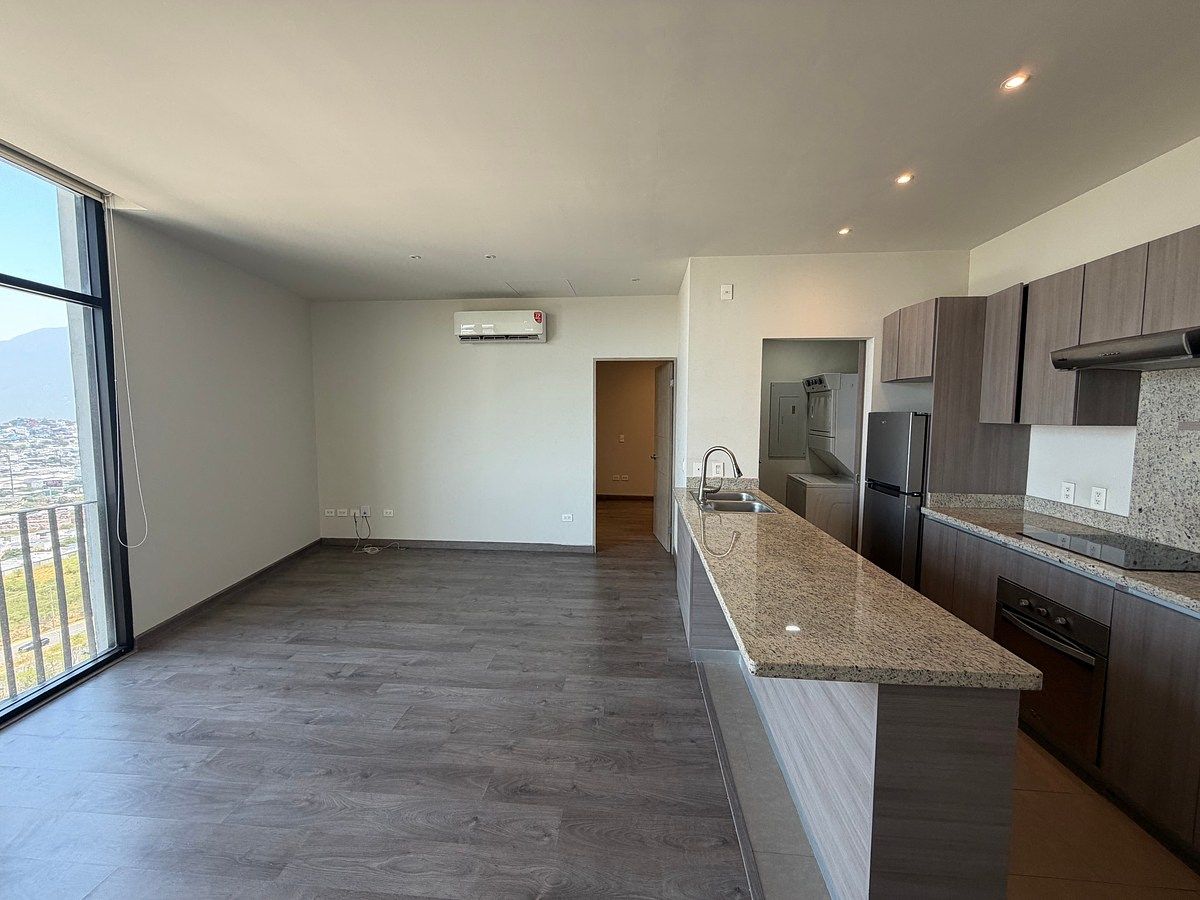 Department for rent in Torre Nacion, Valle Oriente, photo 1 of 10