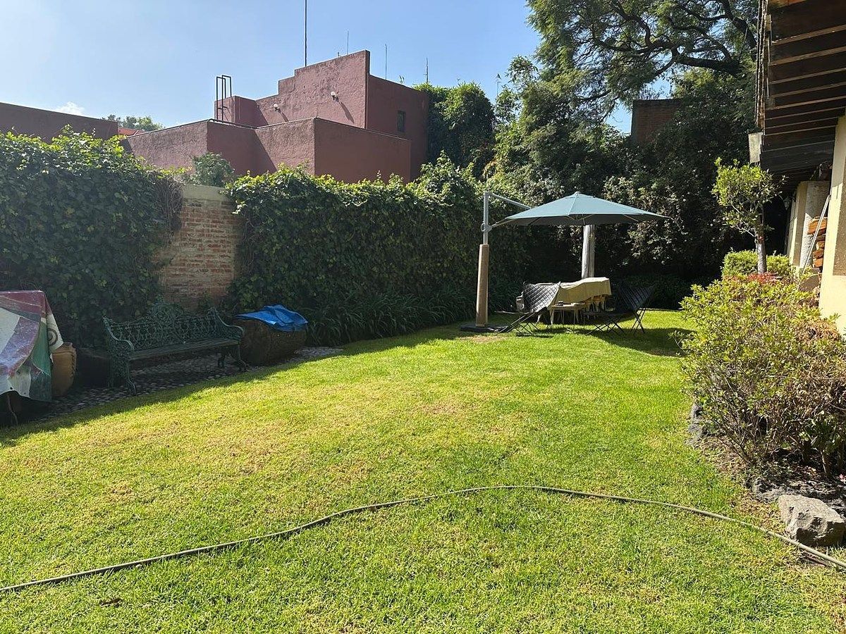 SPACIOUS AREAS, EXCELLENT DISTRIBUTION AND BEAUTIFUL GARDEN, photo 1 of 16