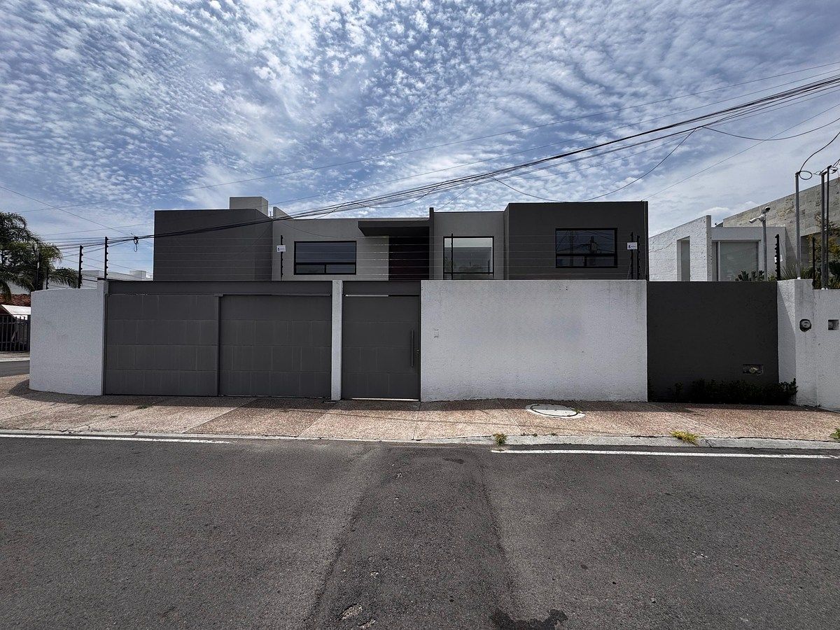 CASA EN JURIQUILLA AMPLIA, foto 1 de 48