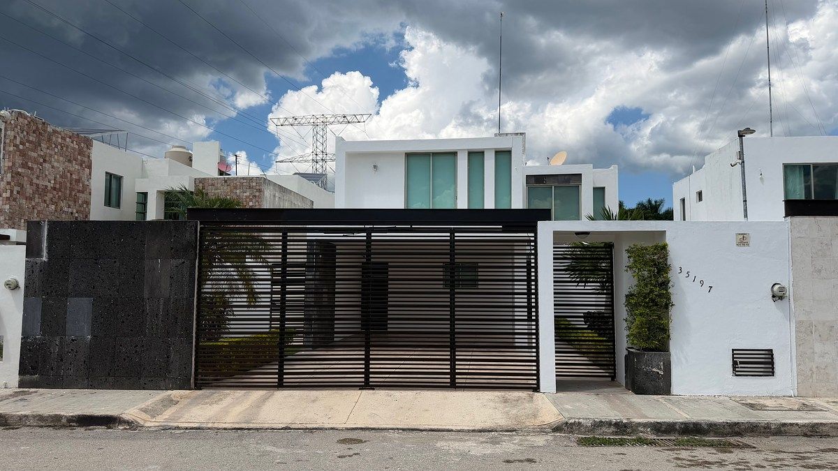 Aluguel de Casa em Temozon Norte com 3 quartos, jardim e piscina, foto 1 de 17
