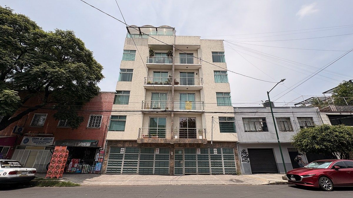 Departamento exterior con balcón cerca del aeropuerto, foto 1 de 13