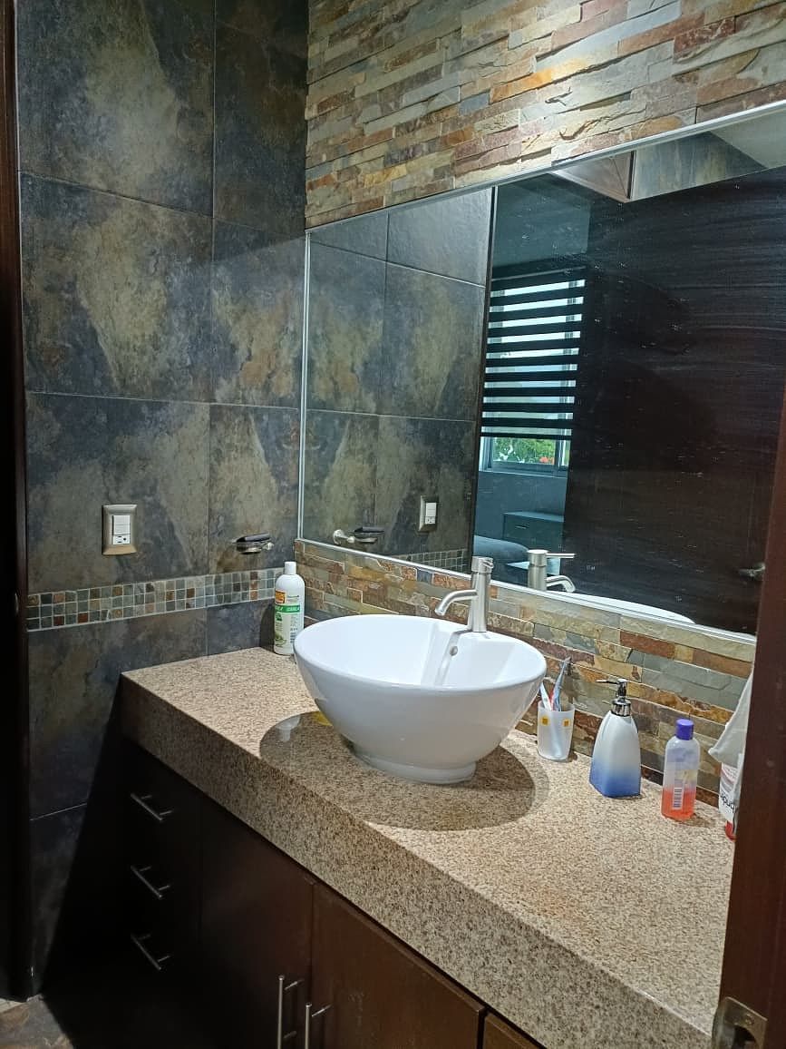 Baño, photo 11 of 14