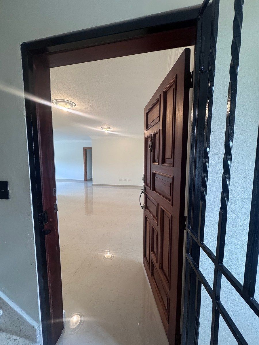 Entrada, foto 1 de 26