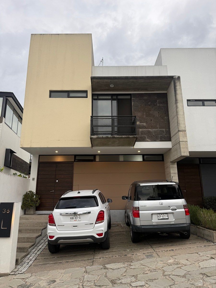 House for sale in Bosques Vallarta, photo 1 of 20