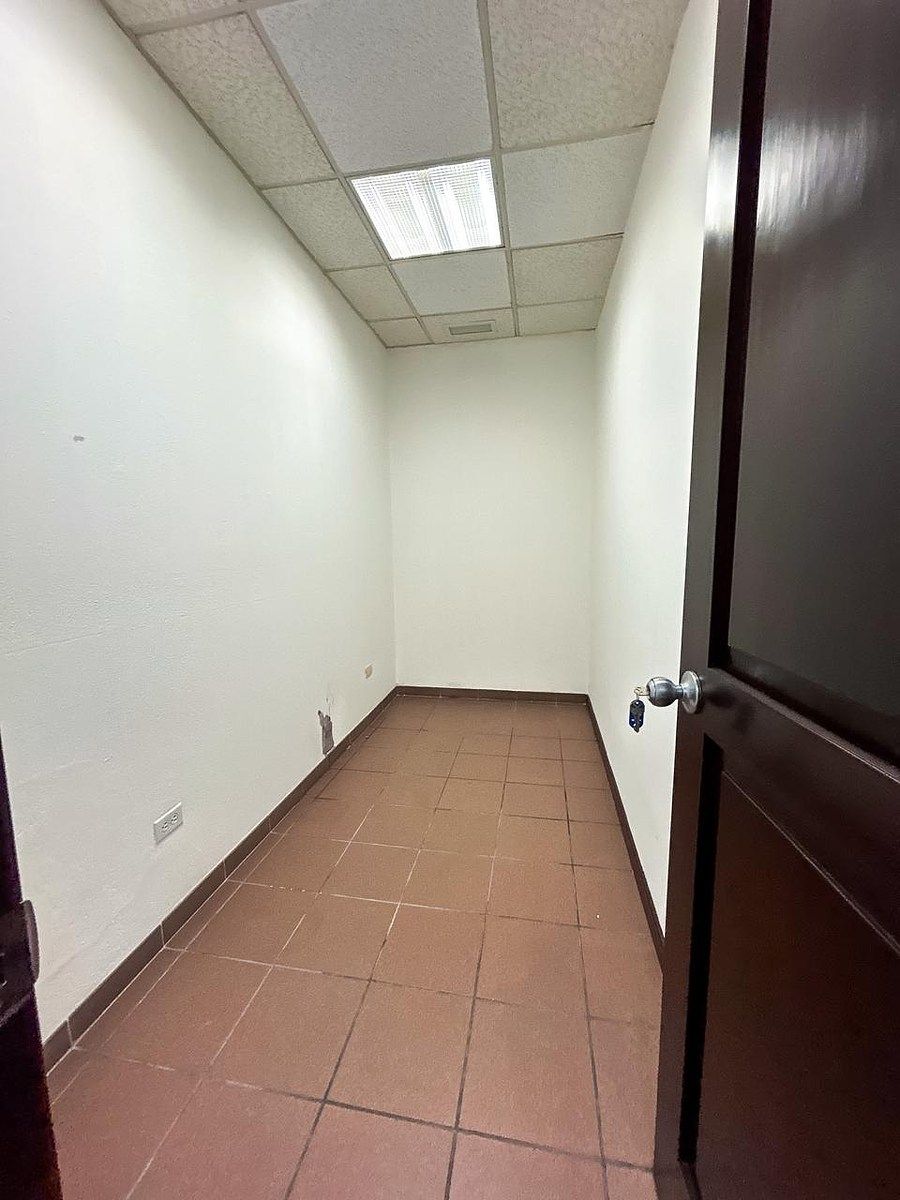 Oficina en Zona 13, Guatemala, foto 11 de 25