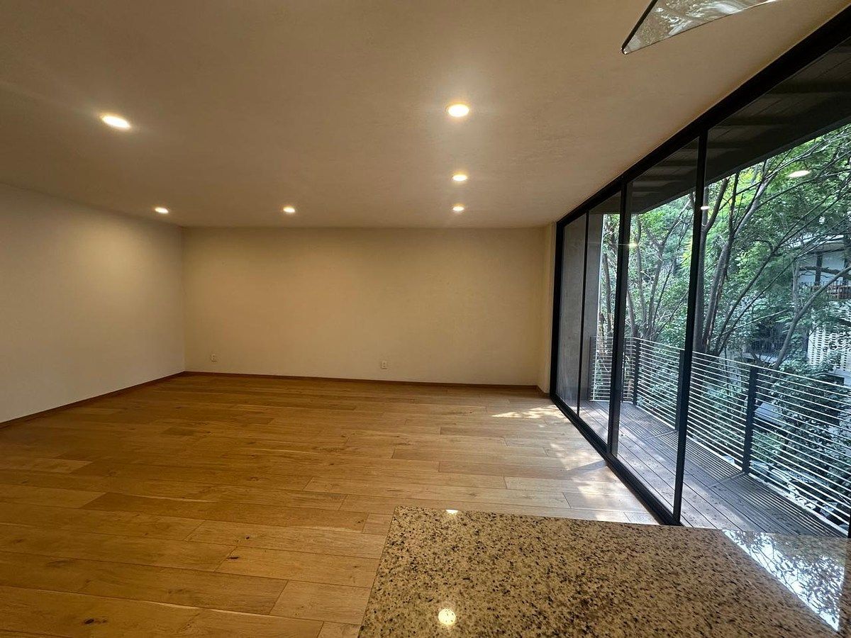 Apartamento com terraço, exterior, rua tranquila, foto 1 de 21