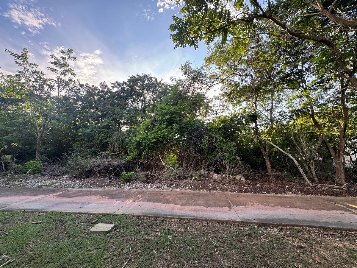 Lote em Yucatán Country Club, Mérida, foto 2 de 2