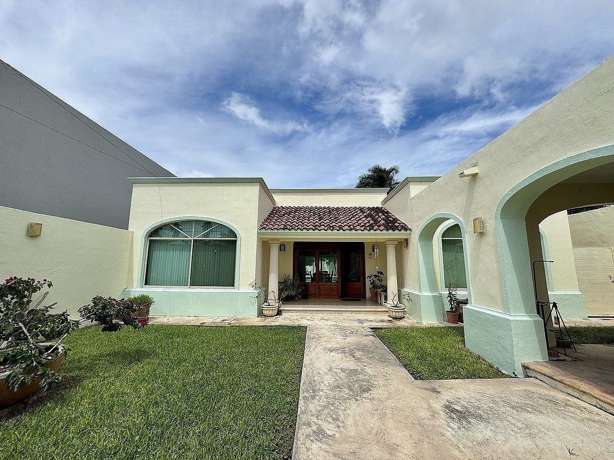 Residencia de una planta a unas cuadras de Prolongación Paseo Montejo, foto 1 de 36
