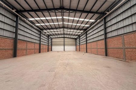 BODEGA INDUSTRIAL NUEVA EN RENTA DENTRO DE PARKING INDUSTRIAL GRAN PARK LOS MEZQ