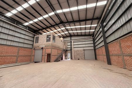 BODEGA INDUSTRIAL NUEVA EN RENTA DENTRO DE PARKING INDUSTRIAL GRAN PARK LOS MEZQ