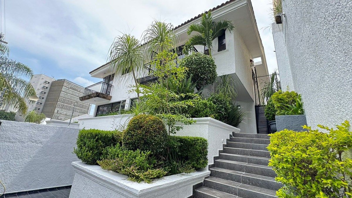 Casa en Venta en Loma Real | Frente a Parque, foto 1 de 42