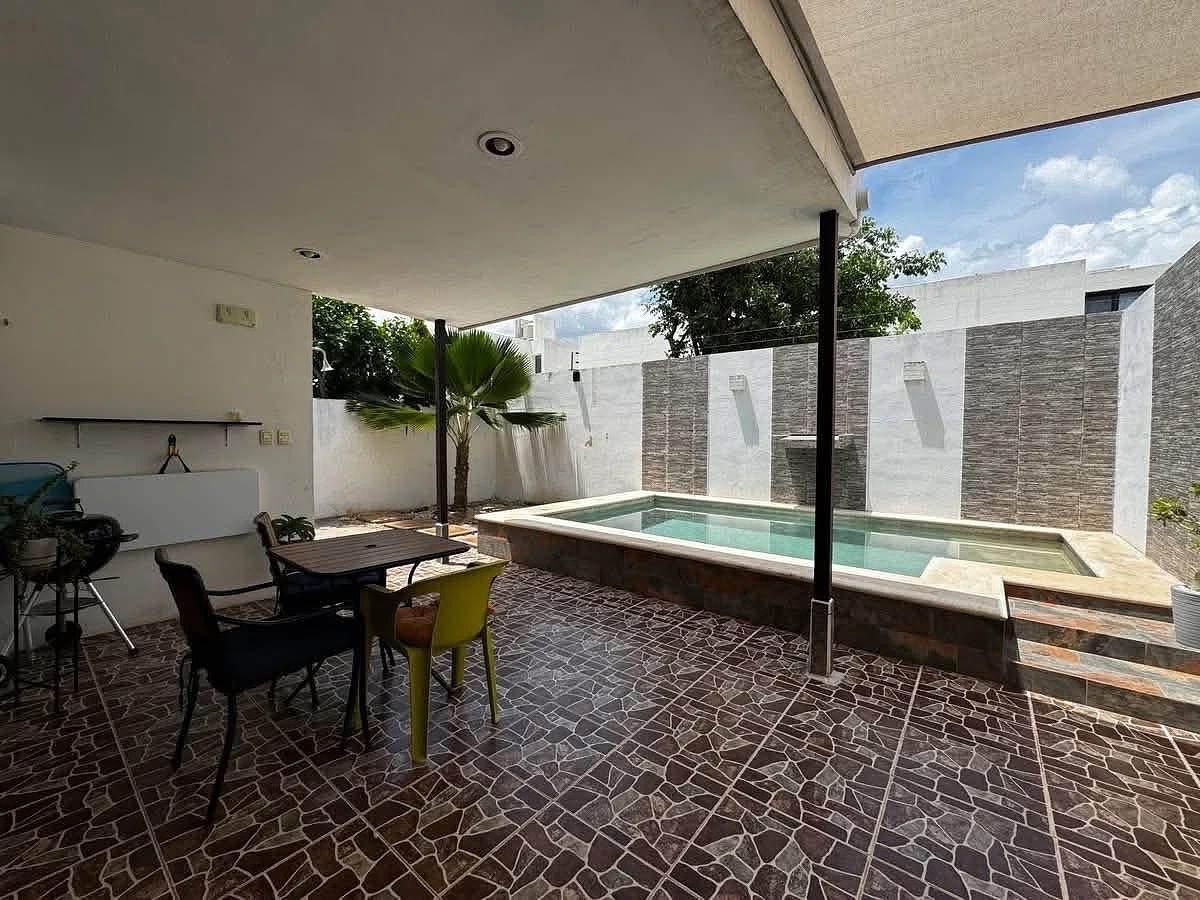 CASA EN VENTA DENTRO DE LA CIUDAD DE MÉRIDA, foto 1 de 12