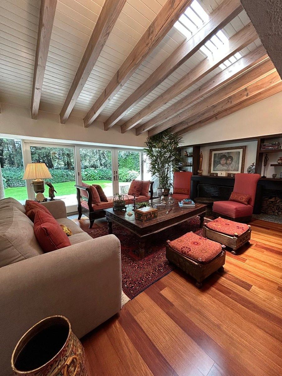 CASA COM JARDIM NO CONDOMÍNIO ARTEAGA E SALAZAR À VENDA, foto 1 de 33