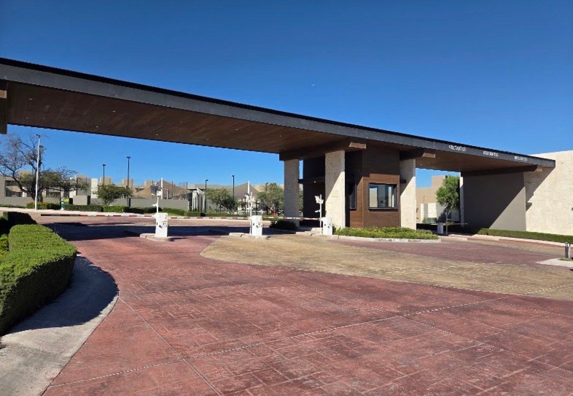 House in Gated Community in Villa Magna, Querétaro, photo 2 of 27