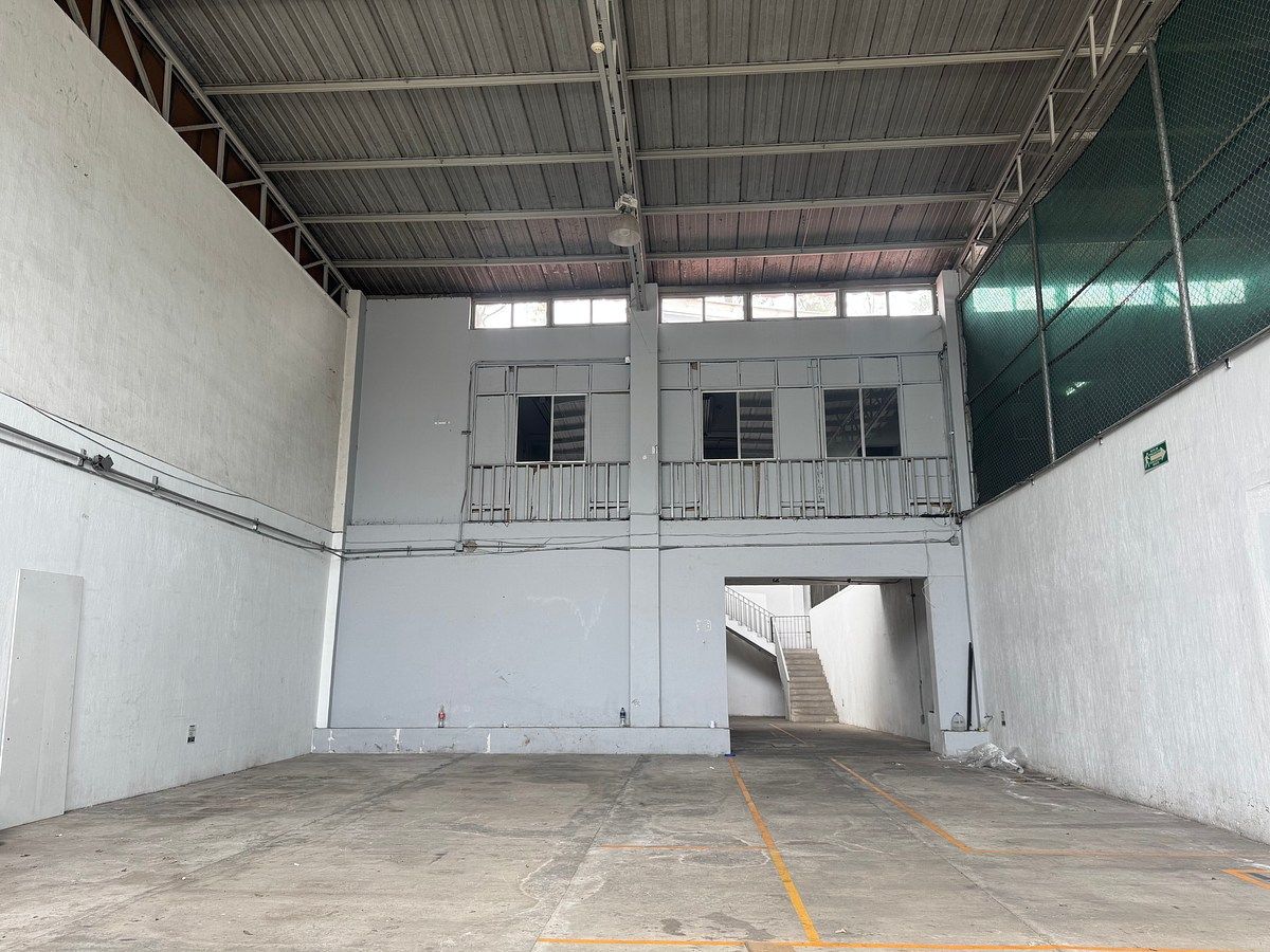 Galpão comercial em El Rosario, Guadalajara, foto 2 de 22