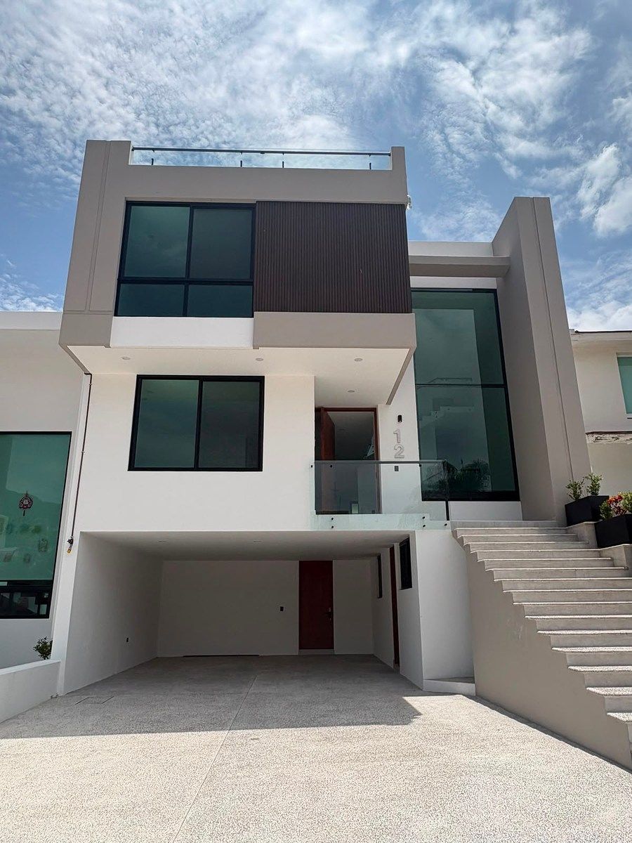 Casa de Luxo à Venda em Cumbres del Cimatario | 3 Quartos + 4 Carros, foto 1 de 30