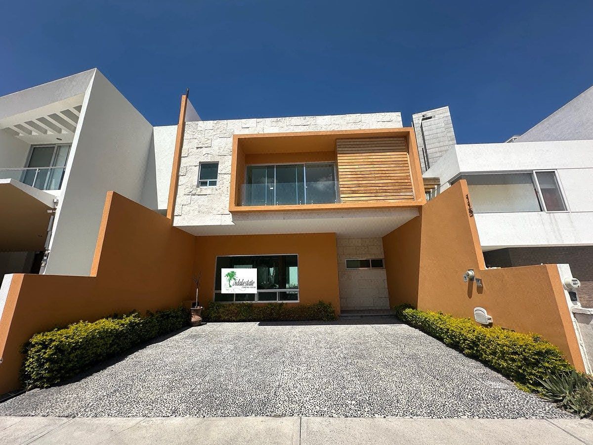 OPORTUNIDAD DE COMPRAR AMPLIA CASA EN FRAC CUMBRES DEL LAGO JURIQUILLA QUERETARO, foto 1 de 33