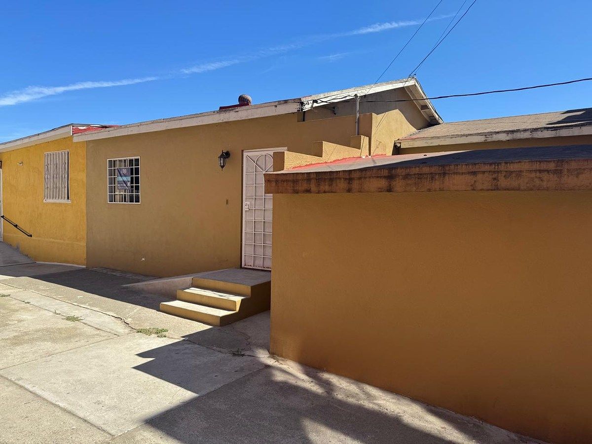 Vendendo um conjunto de 2 casas, foto 1 de 50